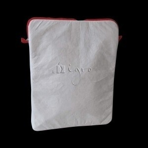 Tyvek® cosmetics bag with zipper