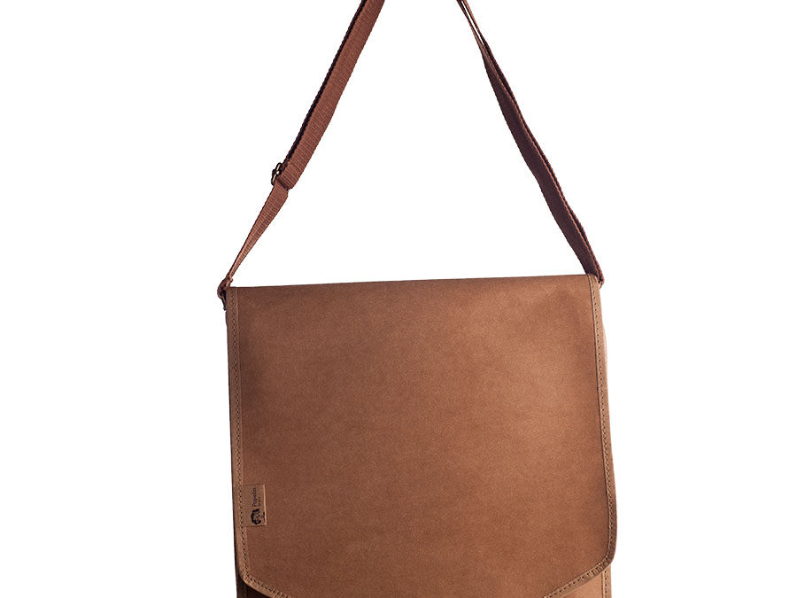 Papelin Messenger Bag: Exklusive Taschensonderanfertigung aus waschbarem Papier